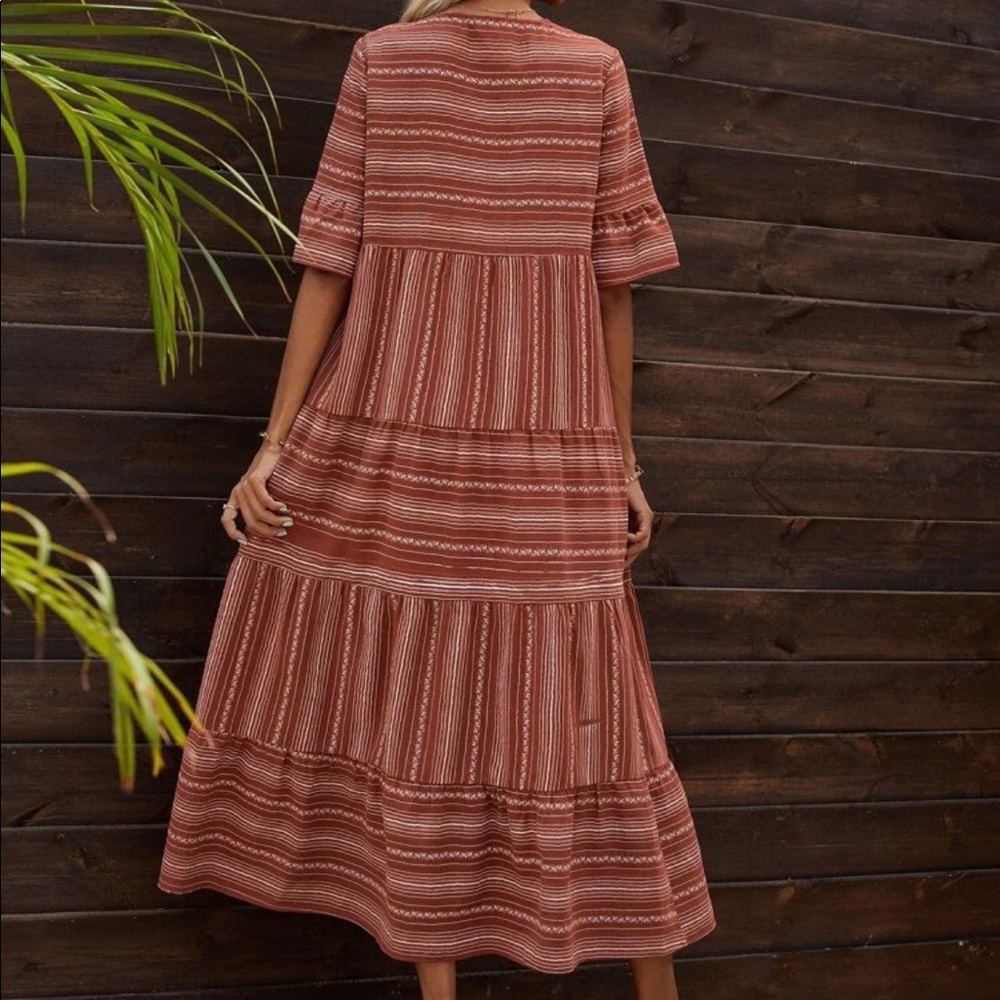 Notched neck flounce sleeve dress - Picture 4 of 5
